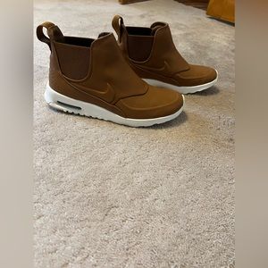 Nike tan ankle boot